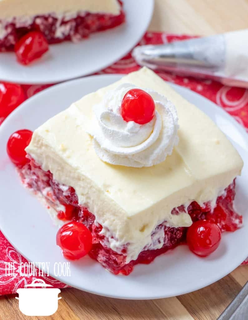 This No Bake Cherry Jell O Dessert Is Always A Huge Hit At Parties It Amp 39 S So Easy To Make With