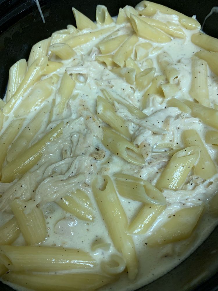 This Quick And Easy Slow Cooker Chicken Alfredo Recipe Requires 5