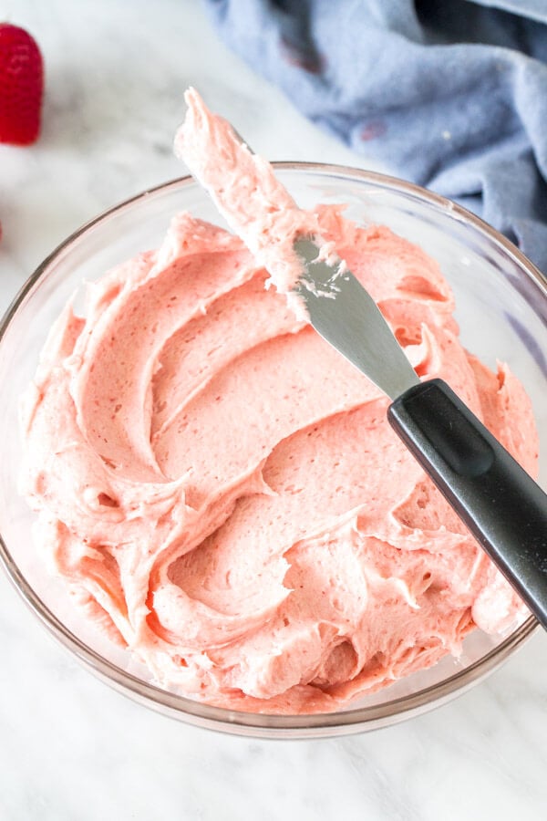 This Strawberry Frosting Is So Easy To Make With Just 3 Ingredients It Amp 39 S A Light Fluffy