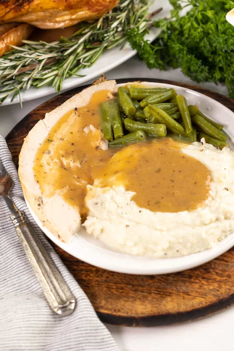 Easy Turkey Gravy Recipe for Thanksgiving Dinner