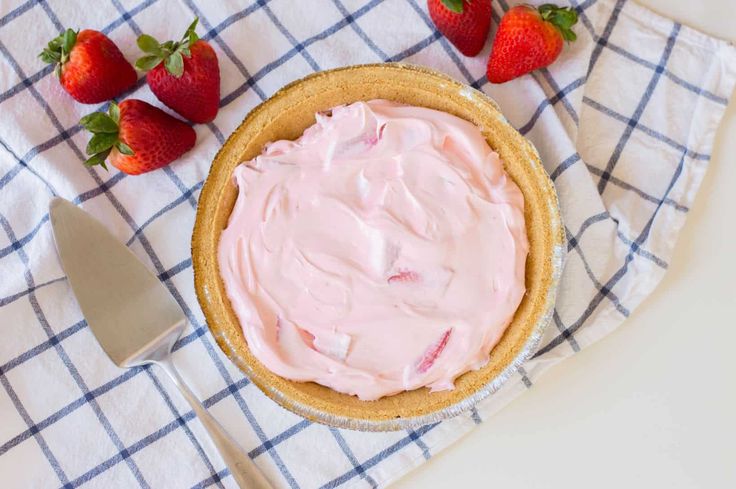 Use Up Your Fresh Berries With This Easy No Bake Strawberry Pie