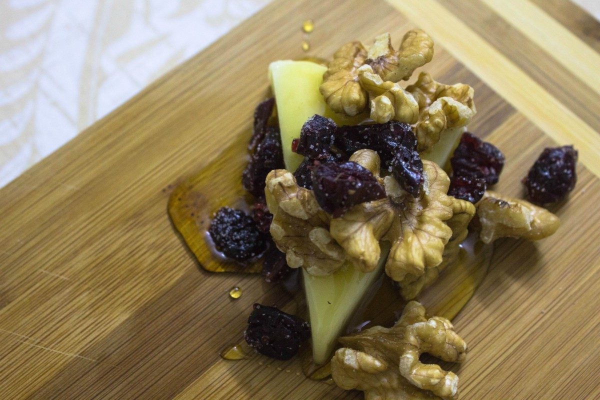 You Ll Love This Savory Cranberry Walnut Baked Brie Recipe